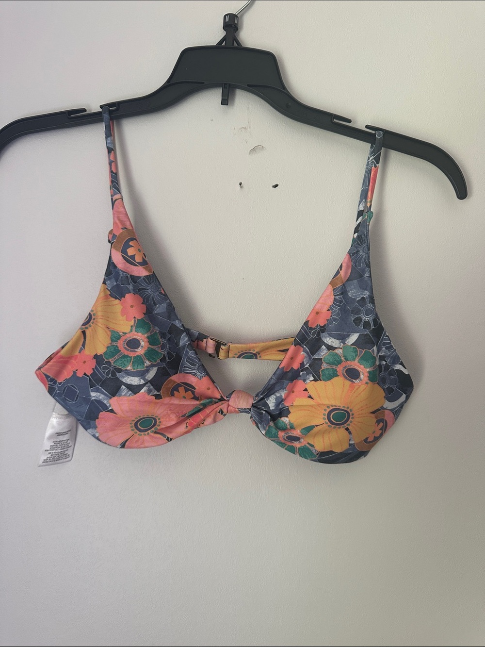 NWOT O’Neil Swimwear Floral Underwire Bikini Top in Multicolor
